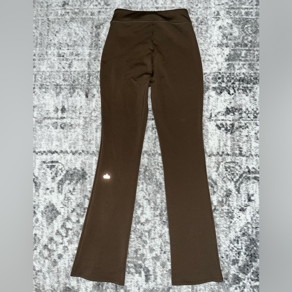 Alo Yoga Airbrush High-Waist Flutter Legging - Picture 7 of 10